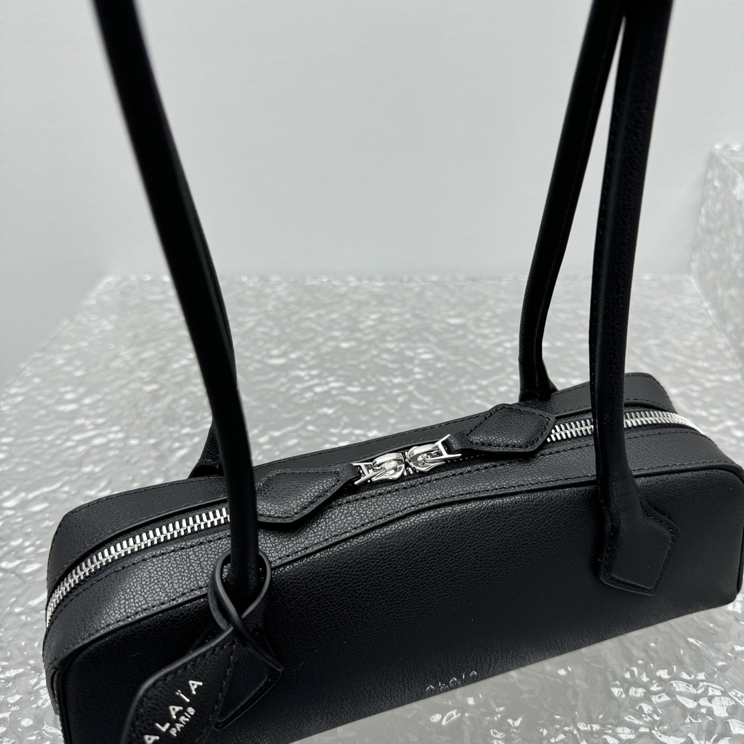 ALAÏA LE TECKEL SMALL BAG 27x9x8cm