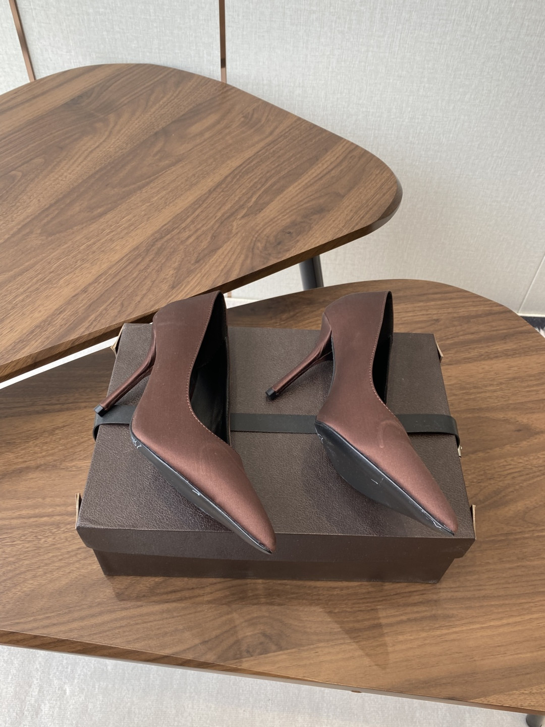 UA Alaia Pointy-Toe Pumps 9cm Heel(Customized Size 7-10 days production time)