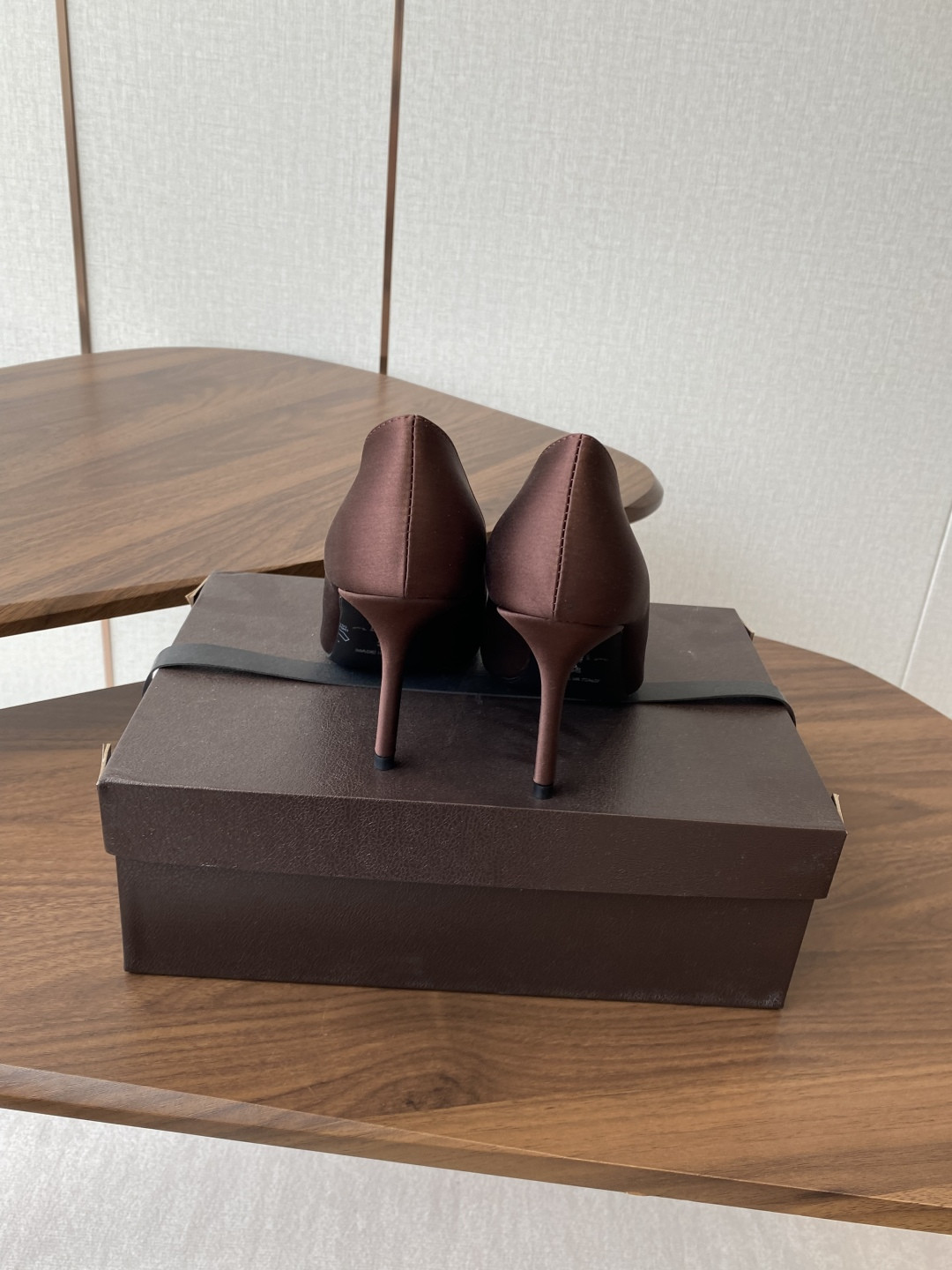 UA Alaia Pointy-Toe Pumps 9cm Heel(Customized Size 7-10 days production time)