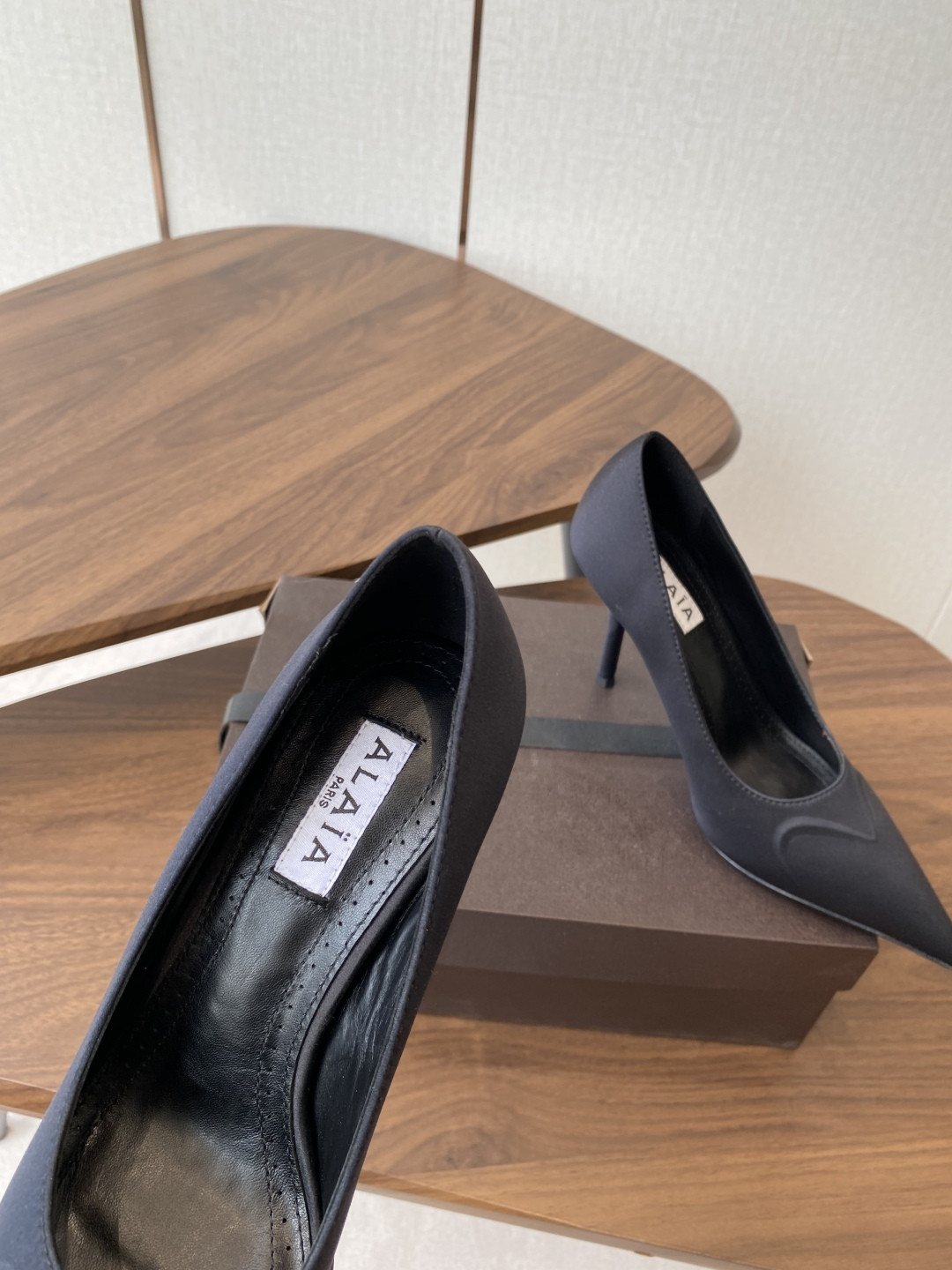 UA Alaia Pointy-Toe Pumps 9cm Heel(Customized Size 7-10 days production time)