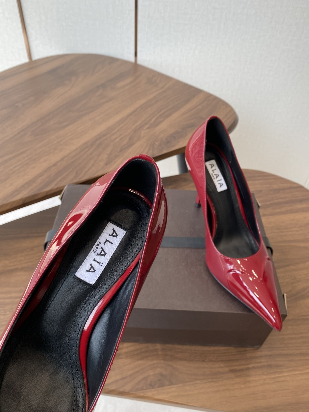 UA Alaia Pointy-Toe Pumps 9cm Heel(Customized Size 7-10 days production time)
