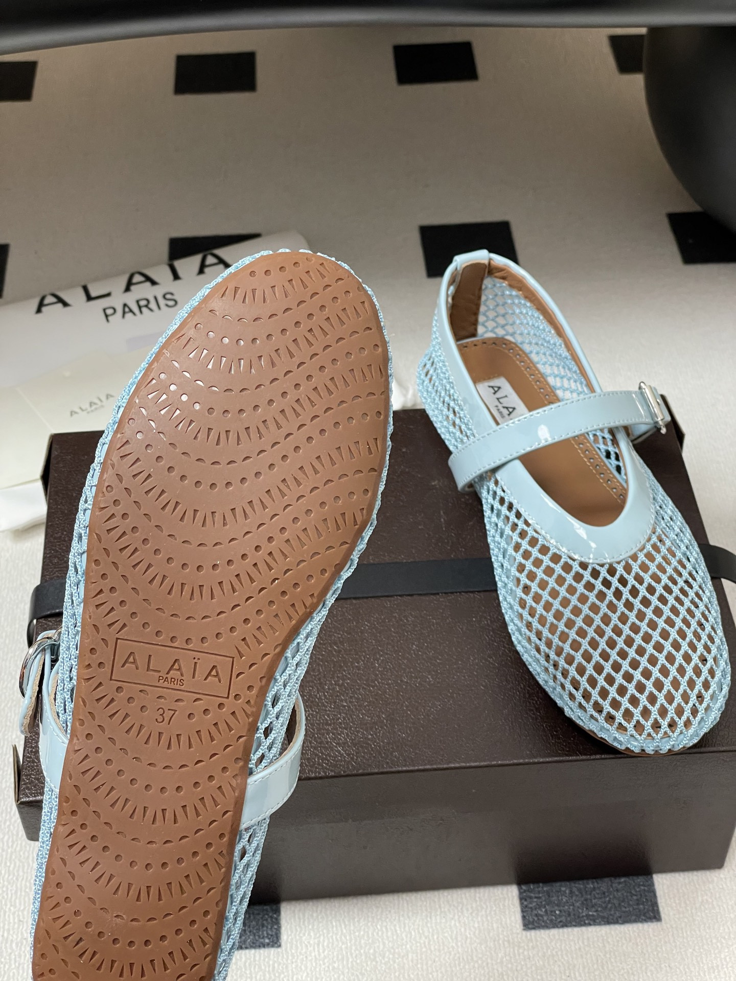 UA ALAÏA BALLET FLATS IN FISHNET