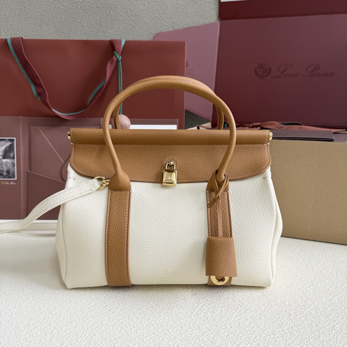 L**o p*ana loom l25 calfskin 25x18x12.5cm