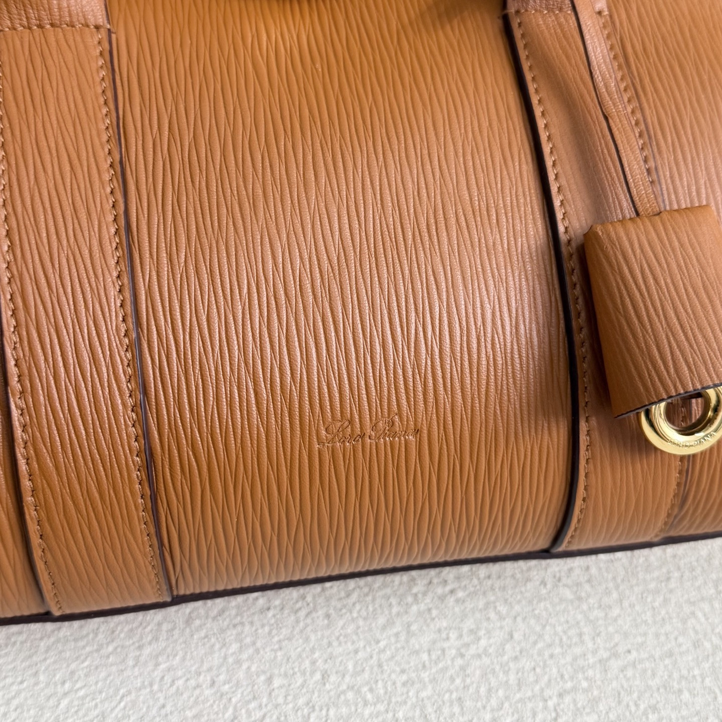 L**o p*ana loom l25 calfskin 25x18x12.5cm