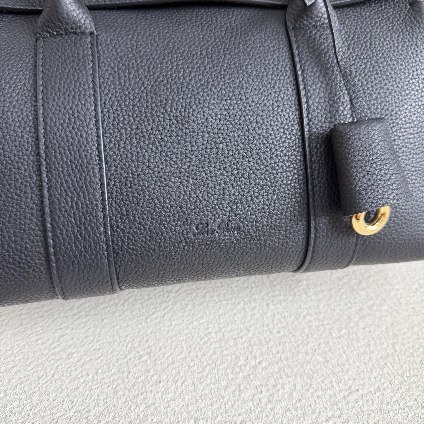 L**o p*ana loom l25 calfskin 25x18x12.5cm