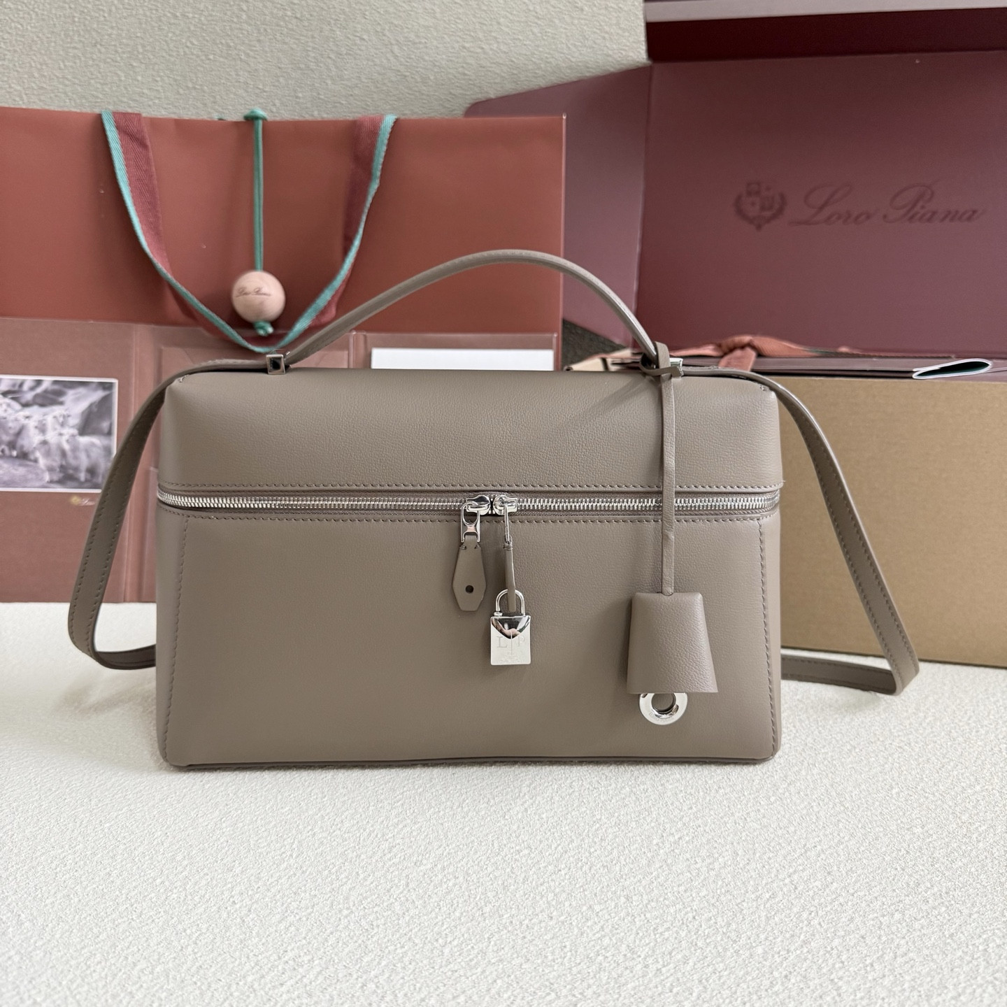 L**o p*ana extra pocket l27 calfskin 16x27x10cm