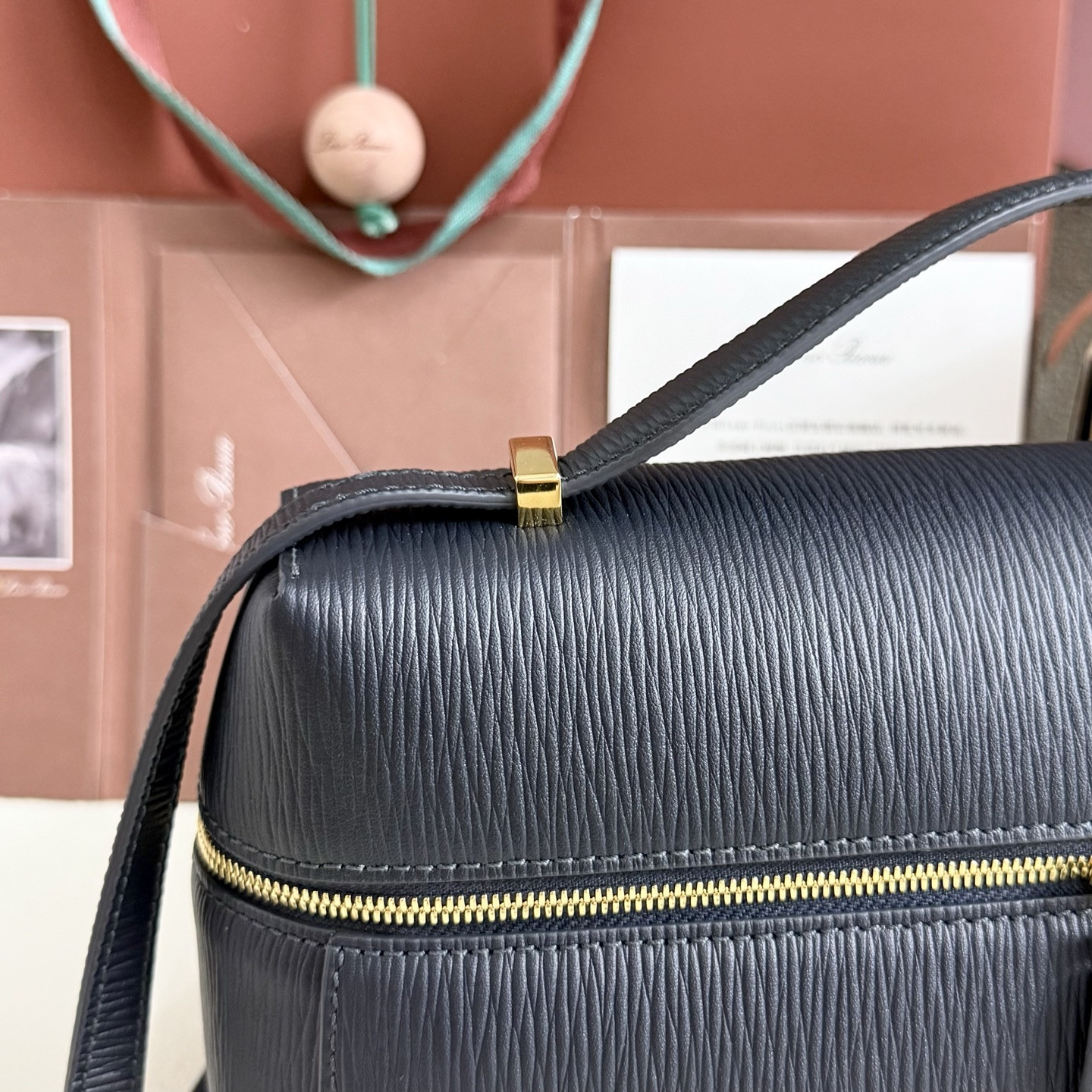 L**o p*ana extra pocket l27 calfskin 16x27x10cm