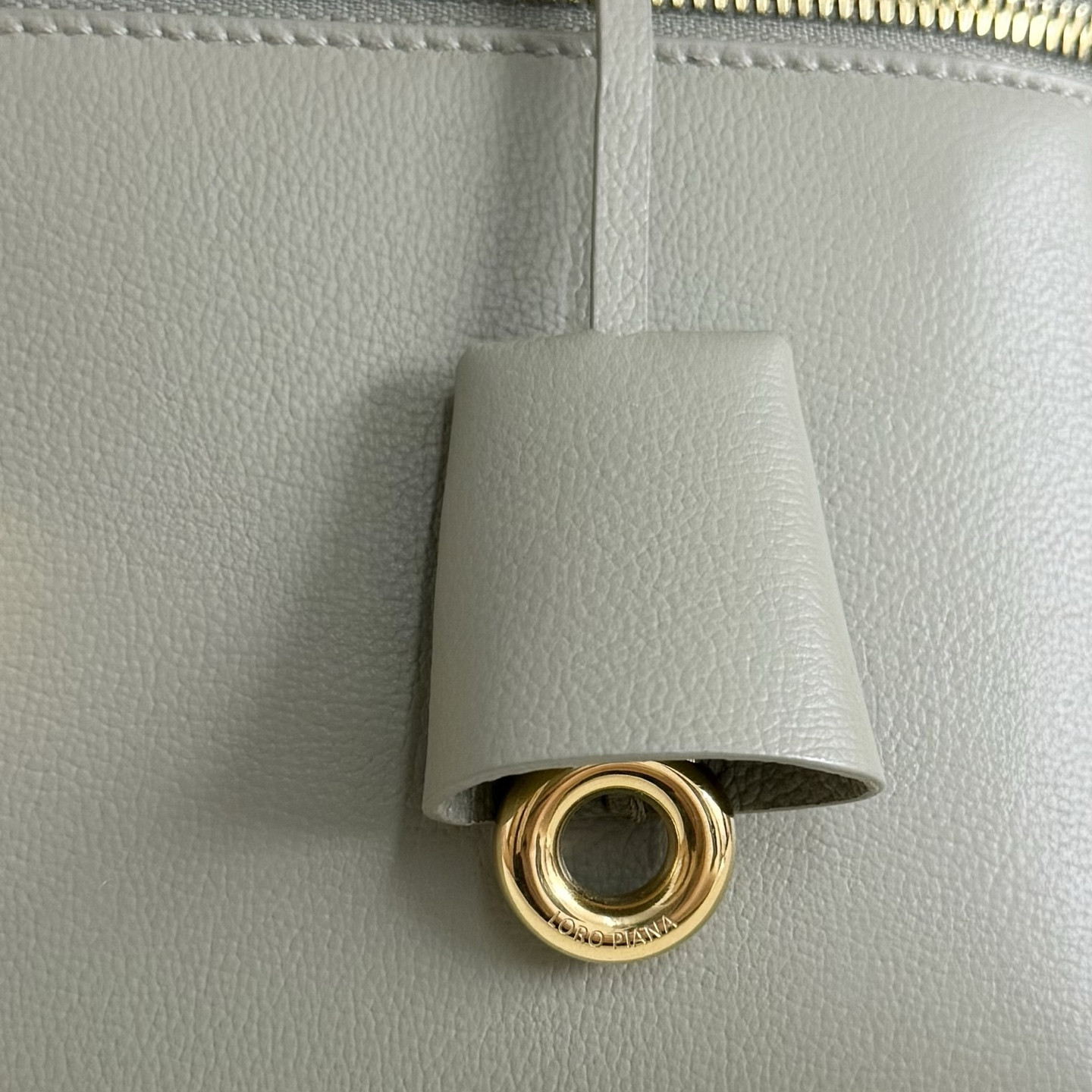L**o p*ana extra pocket l27 calfskin 16x27x10cm