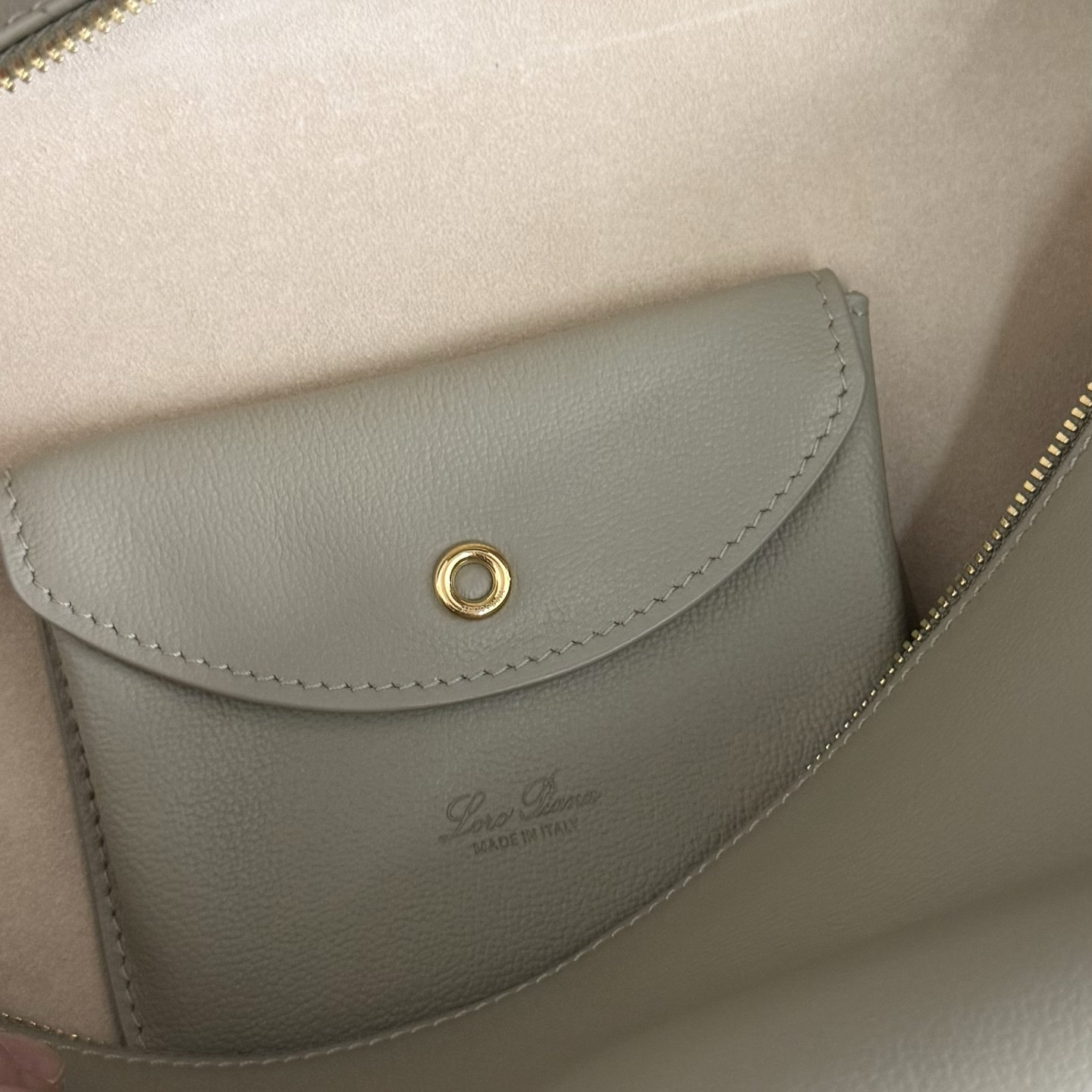 L**o p*ana extra pocket l27 calfskin 16x27x10cm