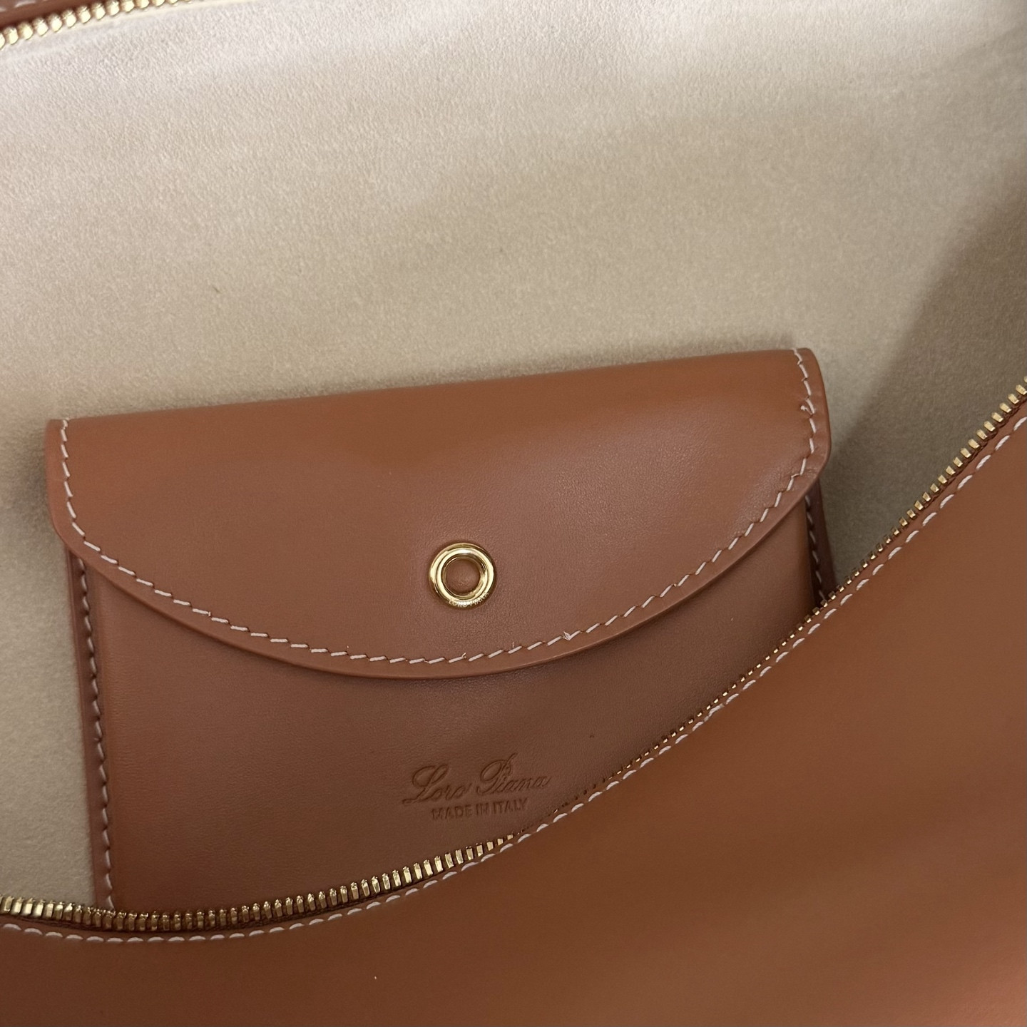 L**o p*ana extra pocket l27 calfskin 16x27x10cm