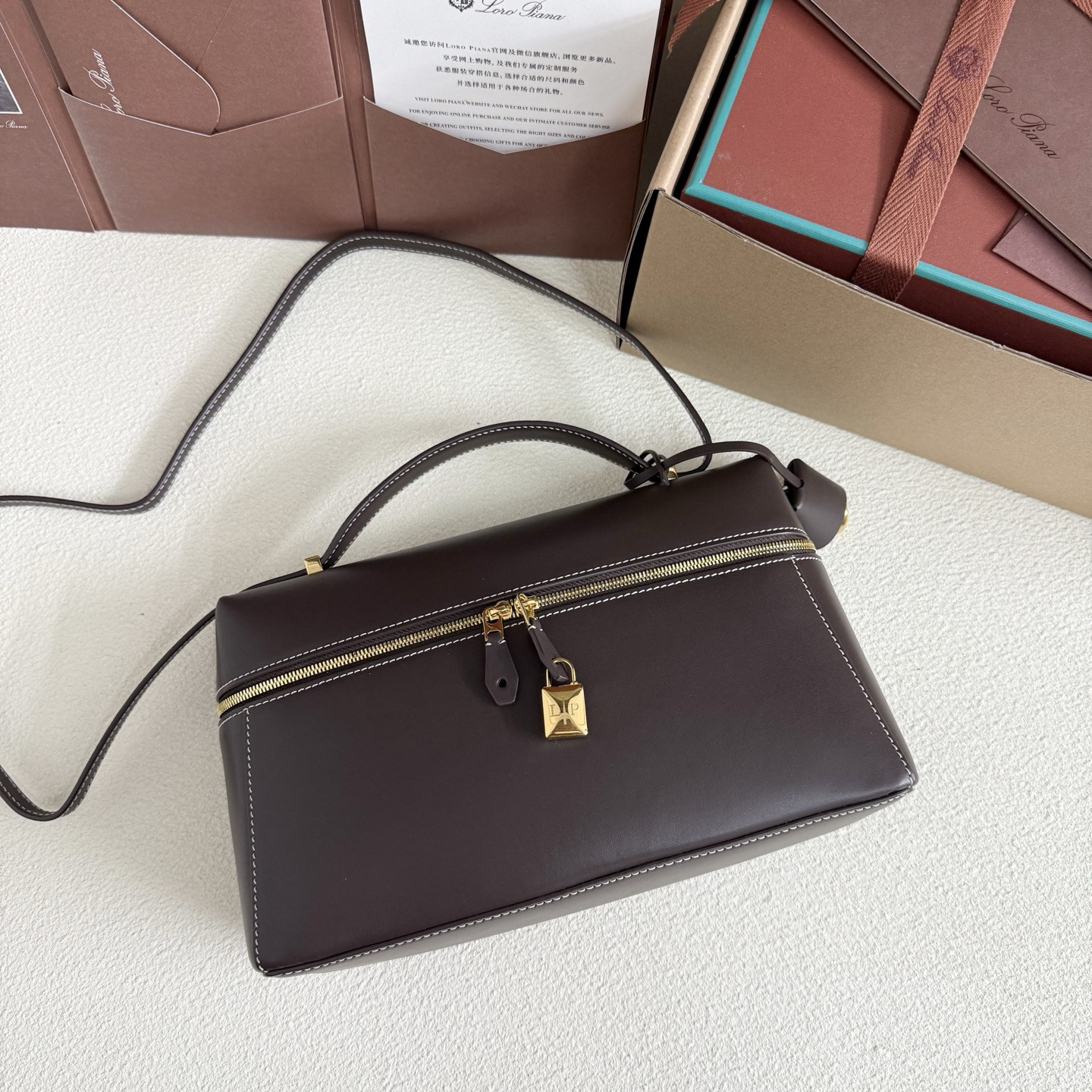 L**o p*ana extra pocket l27 calfskin 16x27x10cm