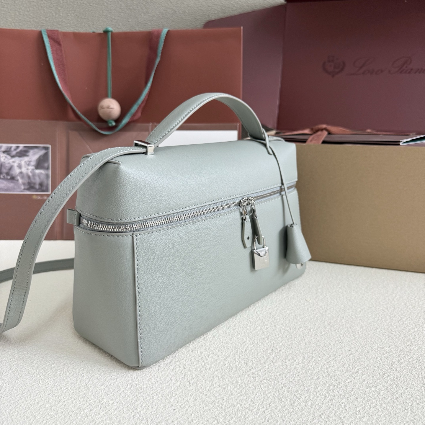 L**o p*ana extra pocket l27 calfskin 16x27x10cm
