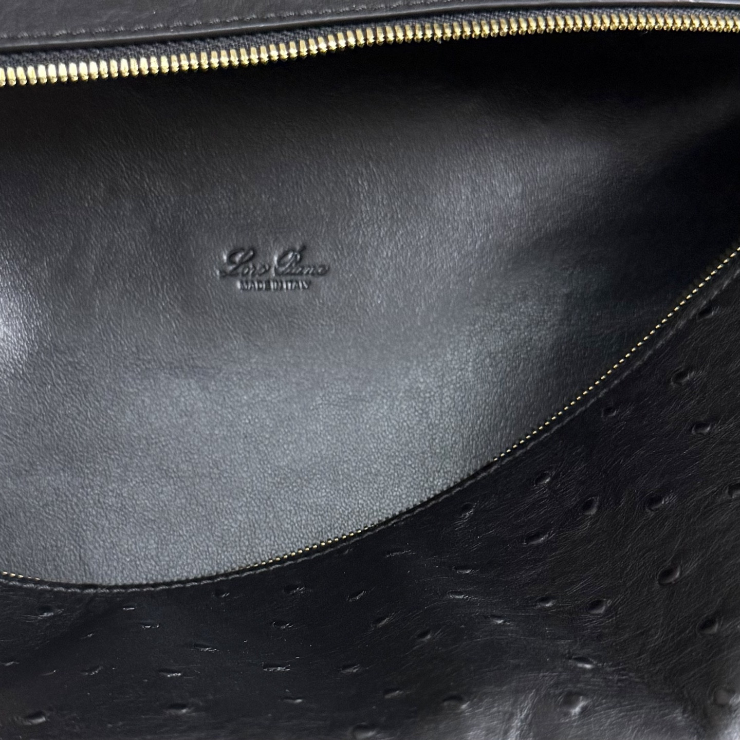 L**o p*ana extra pocket l27 ostrich-grained leather 16x27x10cm