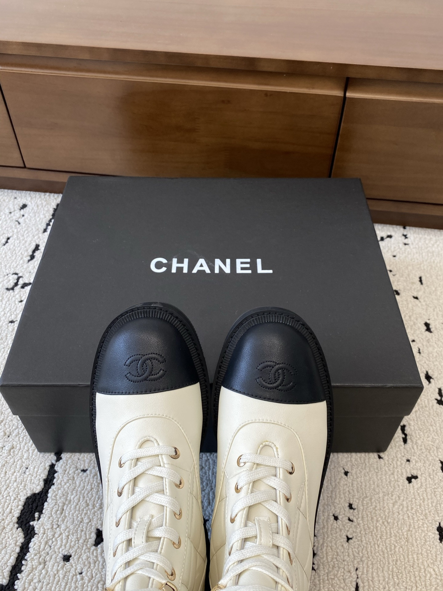 ua Ch*el boots