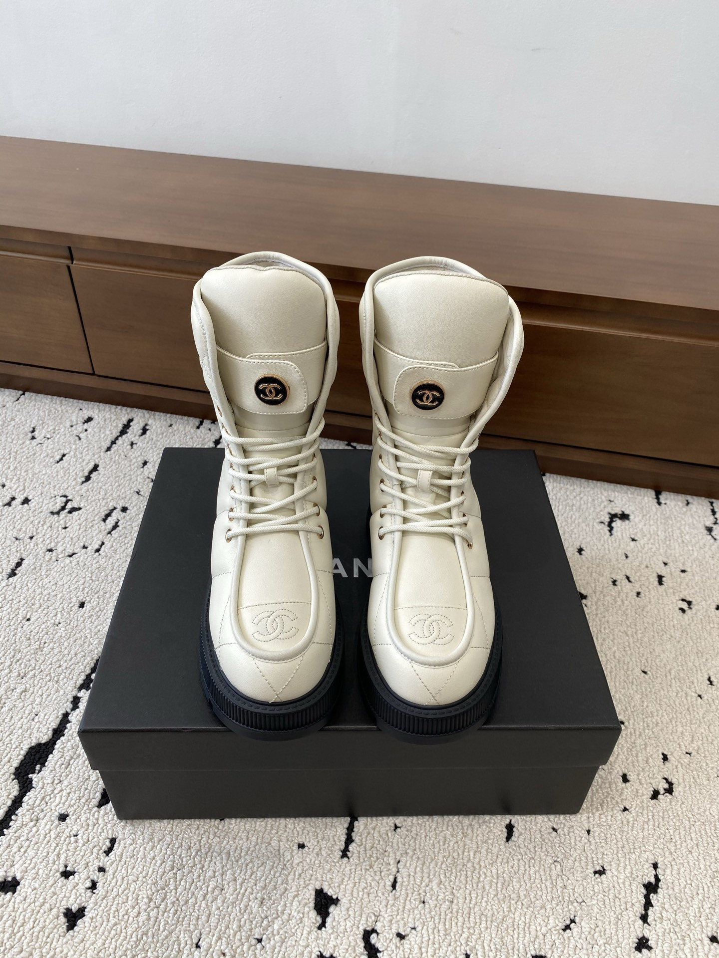 ua Ch*el boots