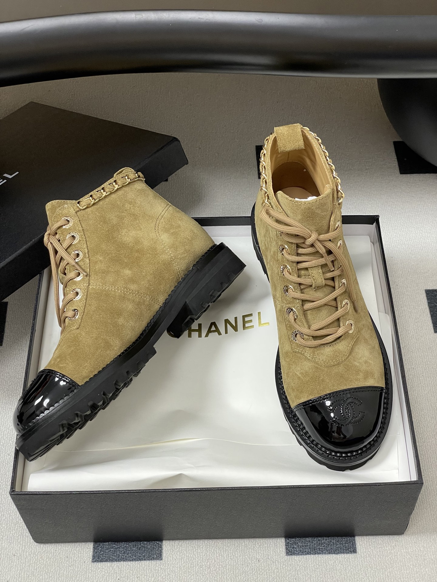 ua Ch*el boots