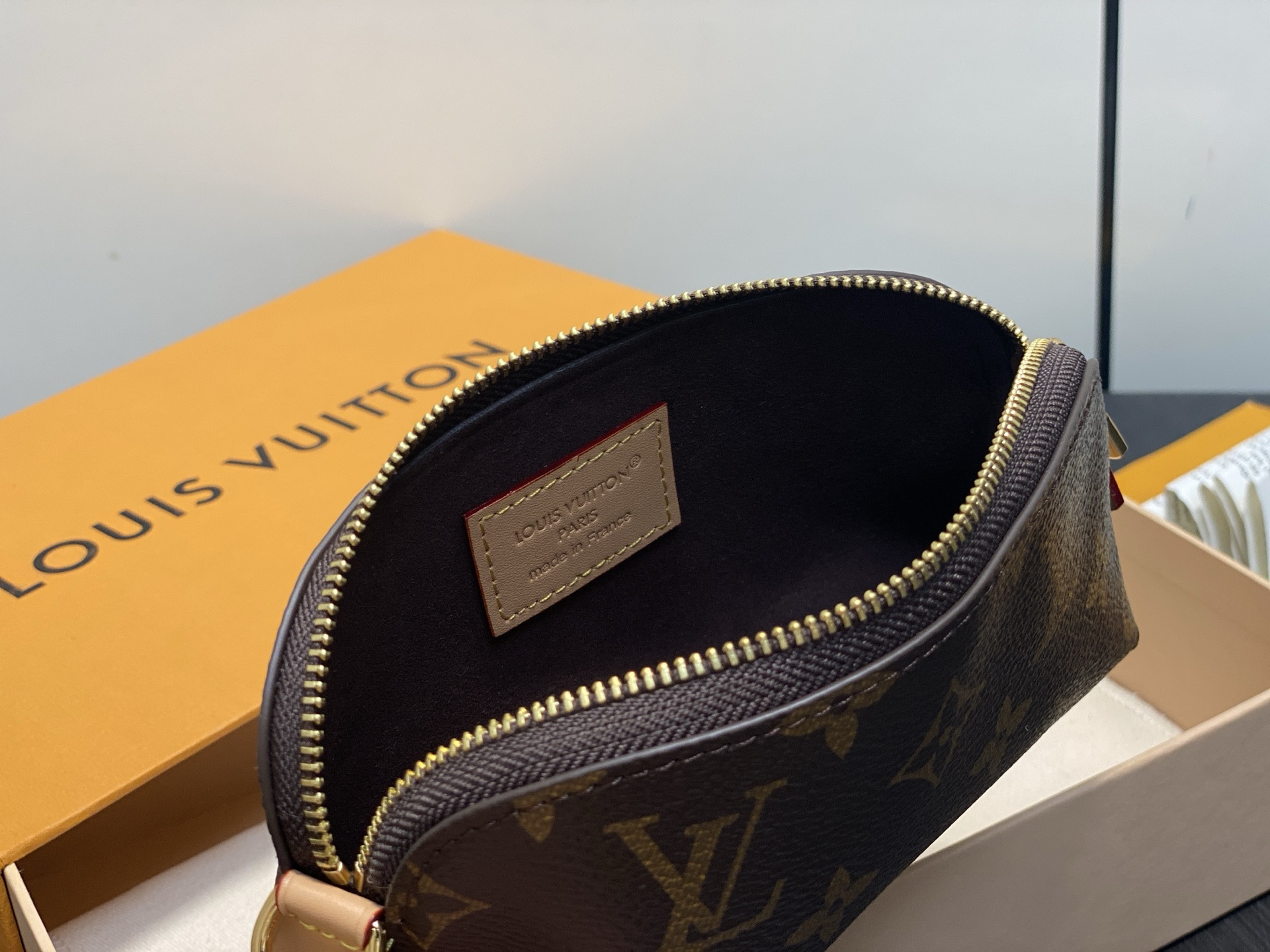 LV Cosmetic Lipstick Pouch M25694 6x3.3x11cm