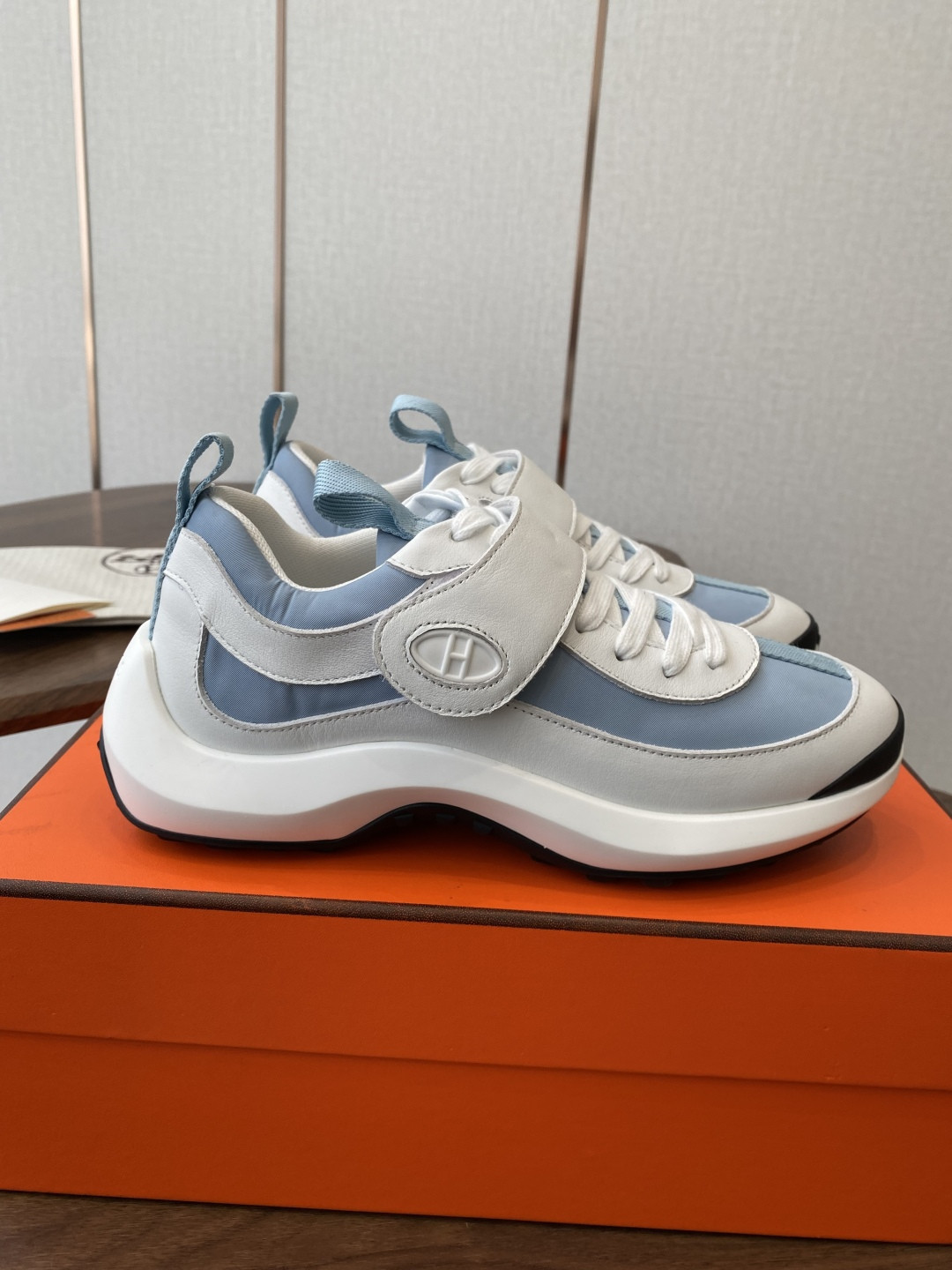 ua H**me5 loop sneaker