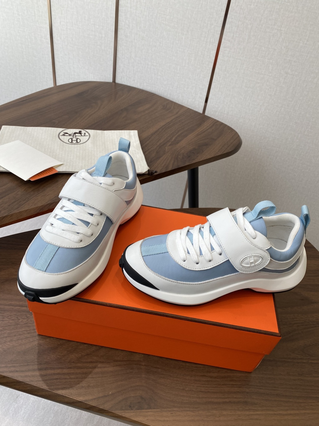 ua H**me5 loop sneaker